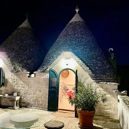 Trulli Duomo Di Calce